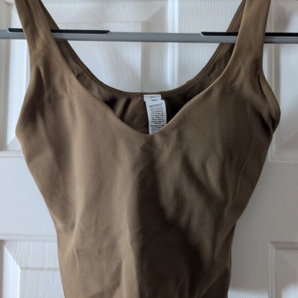 2 Lululemon tops/bras - Picture 3 of 4